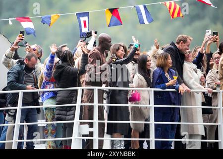Ålesund 20240830. Princesse Märtha Louise et Durek Verrett et les invités en route pour la célébration du mariage à Geiranger. Samedi, Märtha Louise et Durek Verrett se marient à l’Hôtel Union de Geiranger. Photo : Heiko Junge / NTB Banque D'Images