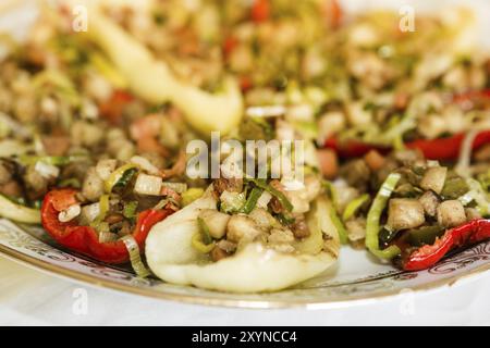 Poivrons farcis de légumes frits et bacon piments farcis de légumes frits et bacon Banque D'Images