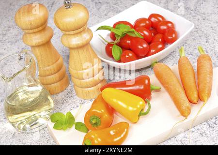 Différents types de légumes dans la cuisine. Différents types de légumes dans la cuisine devant la préparation Banque D'Images