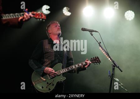 BARCELONE, ESPAGNE - juin 26 : Queens of the Stone Age (groupe de rock américain) sur scène au Poble Espanyol le 26 juin 2024. Banque D'Images