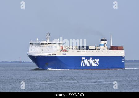 RORO, navire Finnsea, IMO-No. 9468891 départ sur la rivière Elbe par Cuxhaven RoRo Ship Finnsea, IMO-No. 9468891 sortie sur la rivière Elbe par Cuxhaven Banque D'Images