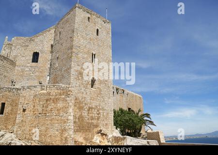 Vue du château du Pape Luna à Peniscola, Province de Valence, Espagne. Dans ce château a vécu le dernier pape après le schisme occidental de Rome, Benoît XII Banque D'Images