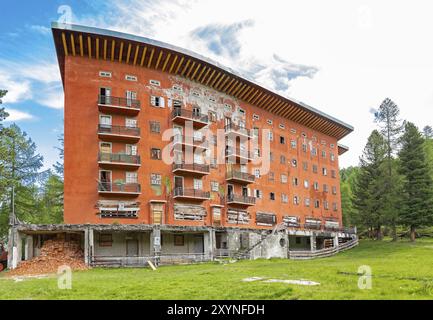 Ruines de l'Hôtel Paradiso à Val Martello, Tyrol du Sud Banque D'Images