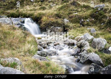 Une des nombreuses cascades irlandaises Banque D'Images