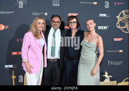 Inga Leschek, Programmgeschäftsführerin RTL, Walid Nakschbandi, Geschäftsführer Filmstiftung NRW, Produzentin Sabine de Mardt Gaumont und Schauspielerin Jeanne Goursaud, l-R, kommt zur Abendveranstaltung anlässlich der Kölner Jurysitzung zum international Emmy Award 2024 - demi-finale des Emmy Awards auf Schloss Arff *** Inga Leschek, directrice de programme RTL, Walid Filmsd, directrice de Marmont, productrice, Jemont, directrice de la chaîne Jeunesse, assistez à la soirée à l'occasion de la réunion du jury de Cologne pour l'international Banque D'Images