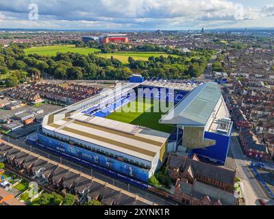 Everton Football Club, Goodison Park Stadium. Image aérienne avec les clubs de football de Liverpool Anfield Stadium au loin. 28 août 2024. Banque D'Images