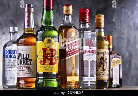 Assortiment de bouteilles d'alcool fort global brands Banque D'Images