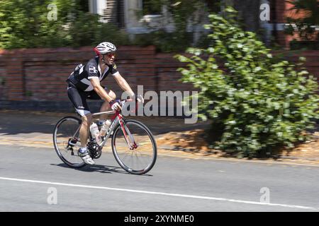 CARDIFF, PAYS DE GALLES/Royaume-Uni, 8 JUILLET : cycliste participant au Velothon Cycling Event à Cardiff, pays de GALLES, le 8 juillet 2018. Une personne non identifiée Banque D'Images