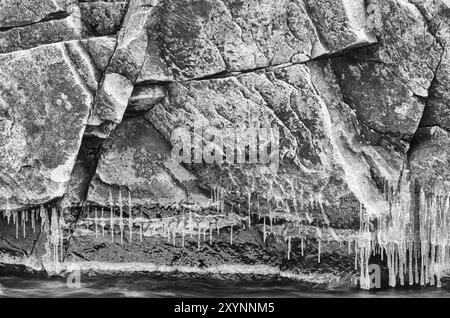 Formations de glace dans un ruisseau, Finnskogen, Hedmark Fylke, Norvège, avril 2012, Europe Banque D'Images