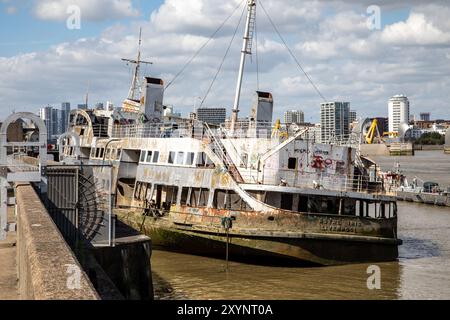 Naufrage DU MV Royal Iris à Charlton London sur la Tamise. Le 21 juin 1977, Royal Iris porte la reine Elizabeth II lors de son jubilé d'argent. Banque D'Images