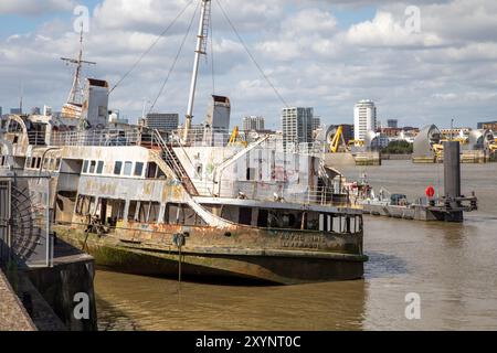 Naufrage DU MV Royal Iris à Charlton London sur la Tamise. Le 21 juin 1977, Royal Iris porte la reine Elizabeth II lors de son jubilé d'argent. Banque D'Images