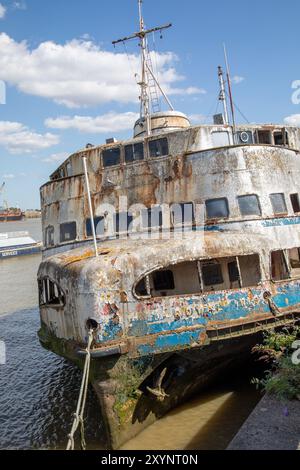 Naufrage DU MV Royal Iris à Charlton London sur la Tamise. Le 21 juin 1977, Royal Iris porte la reine Elizabeth II lors de son jubilé d'argent. Banque D'Images