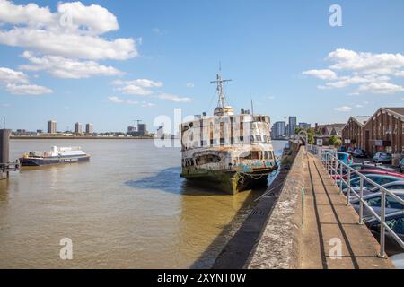 Naufrage DU MV Royal Iris à Charlton London sur la Tamise. Le 21 juin 1977, Royal Iris porte la reine Elizabeth II lors de son jubilé d'argent. Banque D'Images