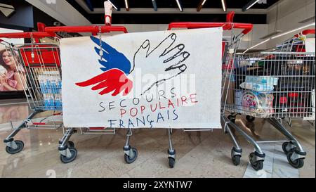 L’ONG française secours polaire collecte des marchandises avant la rentrée scolaire Lyon, France Banque D'Images