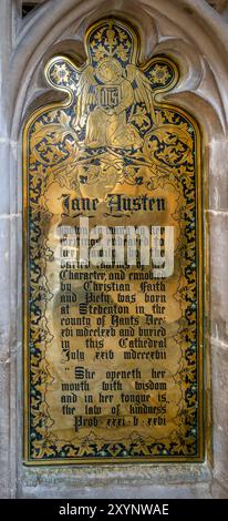 Plaque commémorative à Jane Austen dans la cathédrale de Winchester, Winchester, Hampshire, Angleterre, Royaume-Uni Banque D'Images