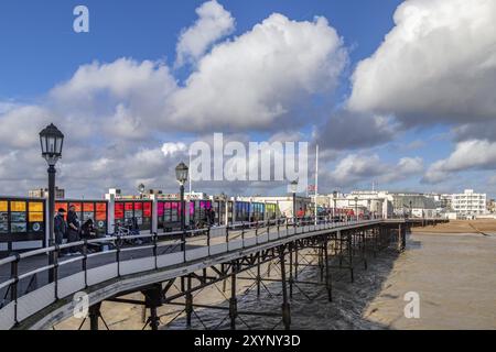 WORTHING, WEST SUSSEX/UK, 13 NOVEMBRE : vue de Worthing Pier dans West Sussex le 13 novembre 2018. Personnes non identifiées Banque D'Images