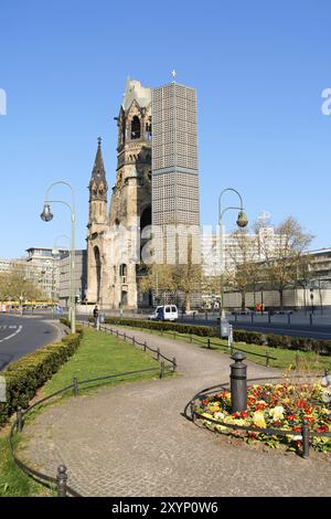 Berlin, Allemagne, 19 avril 2009 : église commémorative Kaiser Wilhelm à Berlin, Allemagne. Église historique touchée et endommagée par les forces aériennes alliées pendant le Banque D'Images