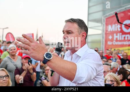 Linz, Autriche. 29 août 2024. LINZ, AUTRICHE - AOÛT 29 : Andi Babler (SP, Bundesparteivorsitzender, Spitzenkandidat SPOe) beim SPOe-Wahlkampfauftakt zur Nationalratswahl 2024 AEC main Deck AM 29 août 2024 à Linz, Autriche. - 20240829 PD25028 crédit : APA-PictureDesk/Alamy Live News Banque D'Images