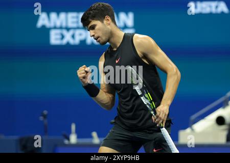 New York, Etats-Unis. 30 août 2024. Carlos Alcaraz d'Espagne pendant le jour 4 ou l'US Open 2024, tournoi de tennis du Grand Chelem le 29 août 2024 au USTA Billie Jean King National Tennis Center à New York, États-Unis - photo Jean Catuffe/DPPI crédit : DPPI Media/Alamy Live News Banque D'Images