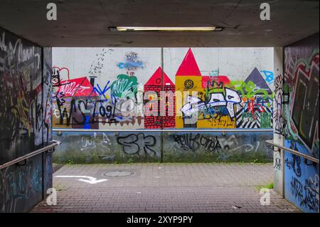 Graffiti sur les murs d'un métro Banque D'Images