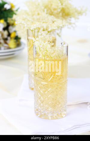 Limonade de fleurs de sureau saine et délicieuse Banque D'Images