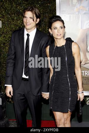 Ashton Kutcher et demi Moore à la première de "No Strings Attached" à Los Angeles au Regency Village Theater le 11 janvier 2011. Crédit : lu Banque D'Images