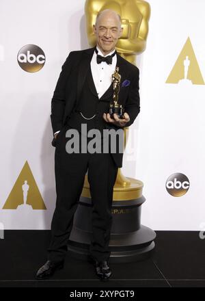 J.K. Simmons à la 87e cérémonie annuelle des Oscars, salle de presse, tenue au Loews Hollywood Hotel à Hollywood le 22 février 2015. Crédit : Lumeimages.com Banque D'Images