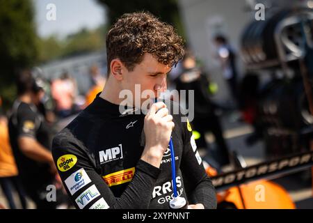 Monza, Italie. 30 août 2024. DUNNE Alex (irl), MP Motorsport, Dallara F3 2019, portrait lors de la 10ème manche du Championnat FIA de formule 3 2024 du 30 août au 1er septembre 2024 sur l'Autodromo Nazionale Monza, à Monza, Italie - photo Sebastian Rozendaal/Agence photo néerlandaise/DPPI crédit : DPPI Media/Alamy Live News Banque D'Images