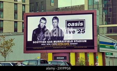 Glasgow, Écosse, Royaume-Uni. 30 août 2024. Oasis billets aller en vente panneau d'affichage apparaît dans la ville pour le concert avec une date supplémentaire ajoutée à édimbourg alors que la fièvre balaye le pays. Crédit Gerard Ferry /Alamy Live News Banque D'Images