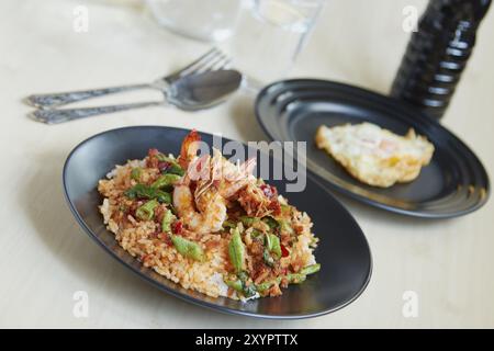 Pâte de crevettes avec Frites fraîches et le riz cuit Banque D'Images