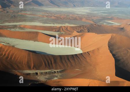 Vue aérienne du désert du Namib au-dessus de Deadvlei, vue aérienne du désert du Namib au-dessus de Deadvlei Banque D'Images