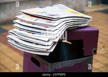 Pile de temps sur une poubelle Banque D'Images