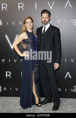 Darren le Gallo et Amy Adams à la première de Los Angeles de 'Arrival' qui s'est tenue au Regency Village Theater à Westwood, USA le 6 novembre 2016 Banque D'Images