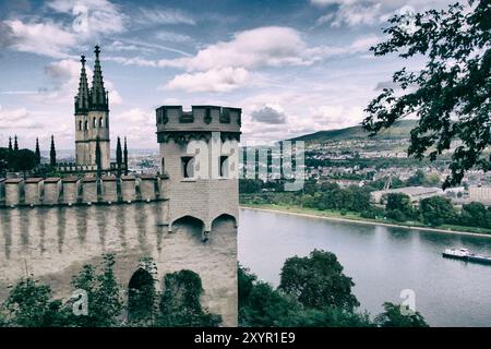 Allemagne, Burg Stolzenfels. Lieu d'intérêt en Rhénanie-Palatinat. Vieux château de Stolzenfels sur le Rhin près de Coblence. 11 octobre 2014 Banque D'Images