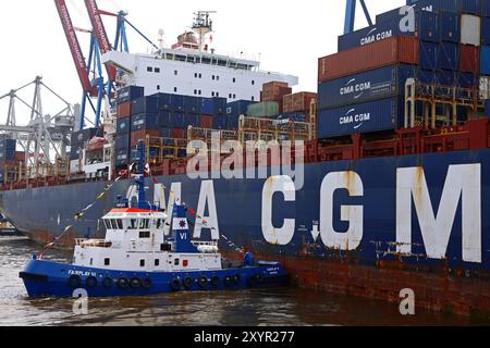 CMA CGM Verdi avec remorqueur à Burchardkai, Hambourg, CMA CGM Verdi avec remorqueur à Burchardkai, Hambourg Banque D'Images