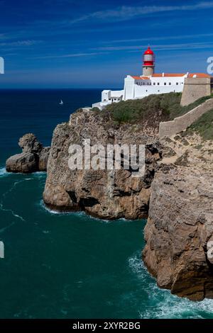 Phare à Cabo de Sao Vicente en Algarve, Portugal. Le phare de Cape Vincent ou Cabo de Sao Vicente, le point le plus au sud-ouest de M. Banque D'Images