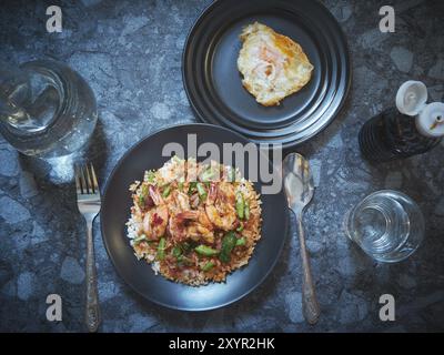 Pâte de crevettes avec Frites fraîches et le riz cuit Banque D'Images