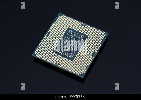 Processeur Intel Core i7 gros plan isolé sur noir Banque D'Images