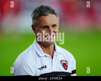 Paul Rowley, entraîneur-chef des Red Devils de Salford, avant le match de Super League à Craven Park, Hull. Date de la photo : vendredi 30 août 2024. Banque D'Images