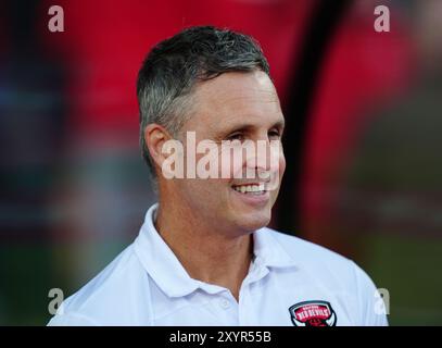 Paul Rowley, entraîneur-chef des Red Devils de Salford, avant le match de Super League à Craven Park, Hull. Date de la photo : vendredi 30 août 2024. Banque D'Images