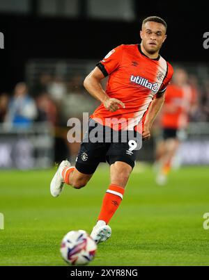 Carlton Morris de Luton Town lors du Sky Bet Championship match à Kenilworth Road, Luton. Date de la photo : vendredi 30 août 2024. Banque D'Images