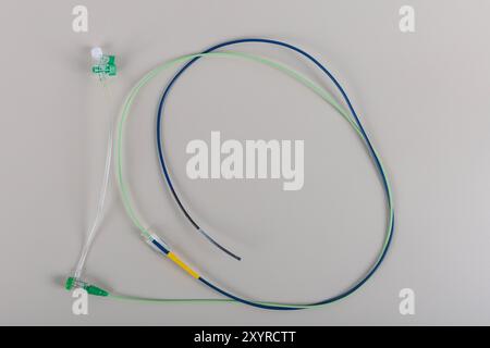 Câbles guides PTCA. Stent et cathéter pour implantation dans des vaisseaux sanguins avec ballonnet vide et rempli. Cathéter artériel pulmonaire utilisé au cours du cardi Banque D'Images