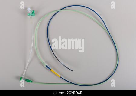 Câbles guides PTCA. Stent et cathéter pour implantation dans des vaisseaux sanguins avec ballonnet vide et rempli. Cathéter artériel pulmonaire utilisé au cours du cardi Banque D'Images