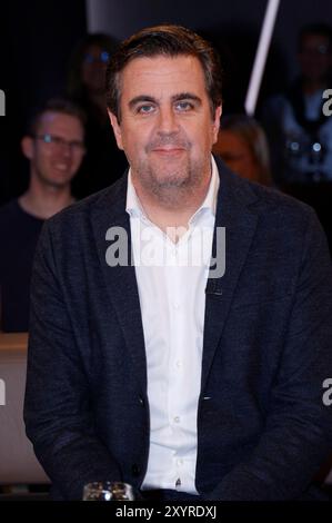 Bastian Pastewka BEI der Aufzeichnung der NDR Talk Show im NDR Fernsehstudio Lokstedt. Hambourg, 30.08.2024 *** Bastian Pastewka lors de l'enregistrement du Talk Show NDR dans le studio de télévision NDR Lokstedt Hamburg, 30 08 2024 Foto:xH.xHartmannx/xFuturexImagex ndr talk3008 4867 Banque D'Images