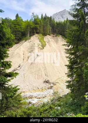 Reutte, Autriche. 18 juin 2024. Randonneur à la cabane de montagne Fuessener Huette près de Reutte, Autriche le 18 juin 2024. Photographe : ddp images/STAR-images crédit : ddp Media GmbH/Alamy Live News Banque D'Images