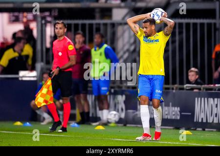 Waalwijk, pays-Bas. 30 août 2024. WAALWIJK, PAYS-BAS - AOÛT 30 : Liam van Gelderen du RKC Waalwijk lance une balle lors du match néerlandais Eredivisie entre le RKC Waalwijk et l'AZ au Mandemakers Stadion le 30 août 2024 à Waalwijk, pays-Bas. (Photo de Ed van de Pol/Orange Pictures) crédit : dpa/Alamy Live News Banque D'Images