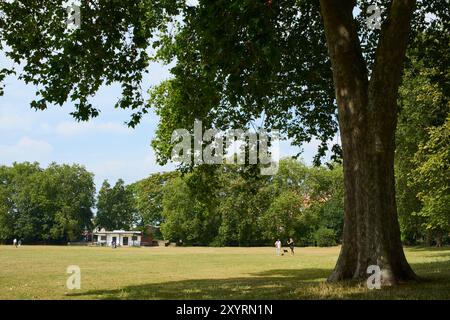 South Park près de Parsons Green, Fulham, Londres Royaume-Uni, à la fin de l'été Banque D'Images