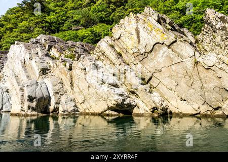 Gorge d'Oboke depuis le bateau touristique, un canyon dans la vallée d'Iya, région de Miyoshi, préfecture de Tokushima, région de Shikoku, Japon Banque D'Images