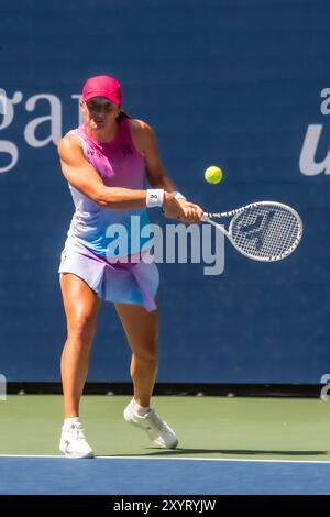 IgA Swiatek (POL) participe à la première ronde de l'US Open Tennis 2024. Banque D'Images