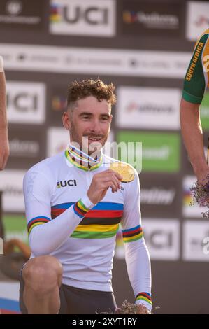 PAL Arinsal, Andorre : août 30 2024 : Victor Koretzky de FRANCE célèbre sur le podium en célébrant les Championnats du monde de VTT UCI CR Banque D'Images